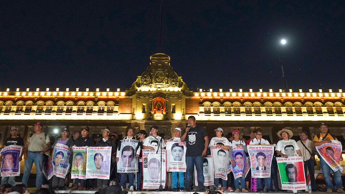 Padres de los 43 de Ayotzinapa mantienen diálogo con el Gobierno pese a recientes diferencias