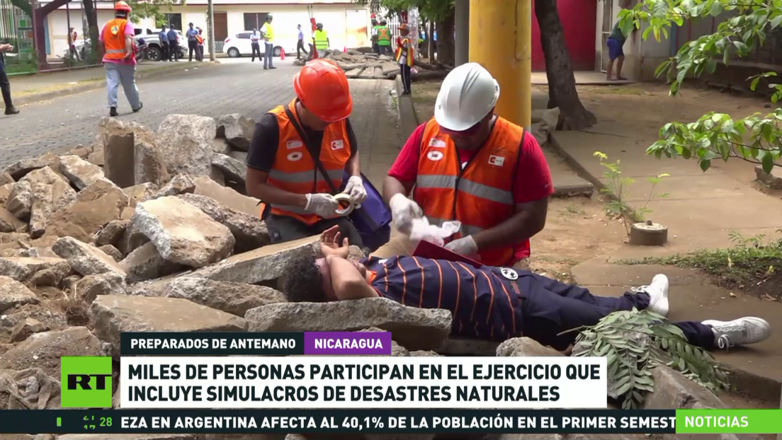 Miles de nicaragüenses participan en un ejercicio que incluye simulacros de desastres naturales