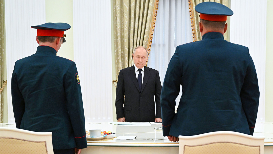 "Se redimieron plenamente": Putin rinde homenaje a exreos rusos que fallecieron en el operativo en Ucrania
