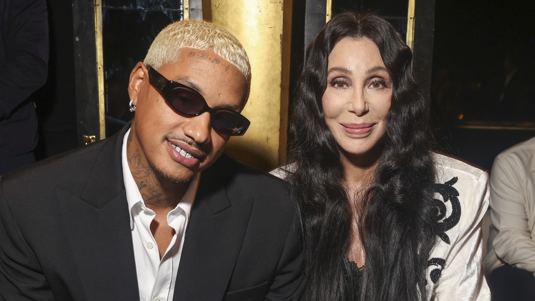 Acusan a la cantante Cher de contratar a varios hombres para secuestrar a su hijo