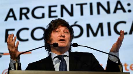 "No le alcanzaría a nadie": la banca estatal argentina estima el salario mínimo con la dolarización