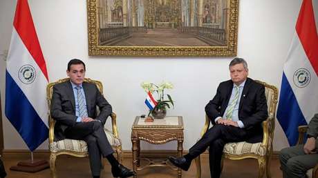 Paraguay protesta a Argentina por la retención de 10 barcazas en reclamo de peaje