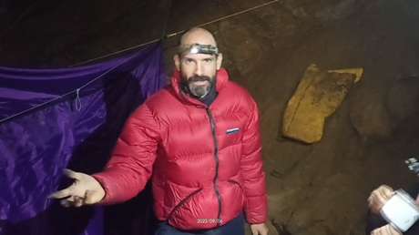 Rescatan a un espeleólogo estadounidense atrapado durante 9 días en una cueva turca