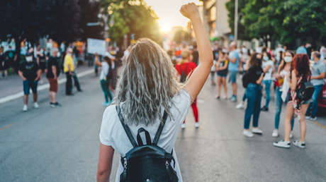 Encuesta deja ver crecientes dudas entre la juventud sobre los beneficios de la democracia