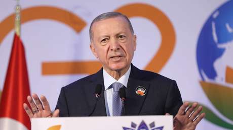 Erdogan, molesto con una periodista: «No tiene derecho a interrumpir. Respéteme»