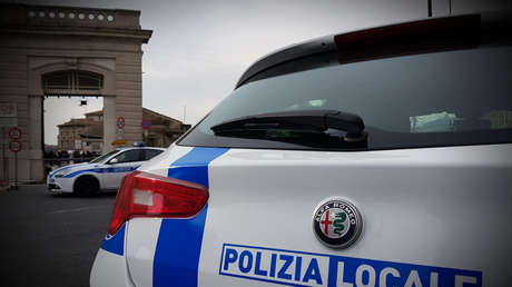 Hallan un cadáver con signos de tortura colgado de un puente en Italia