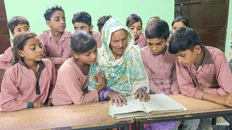 Una bisabuela india comienza a estudiar la primaria a los 92 años