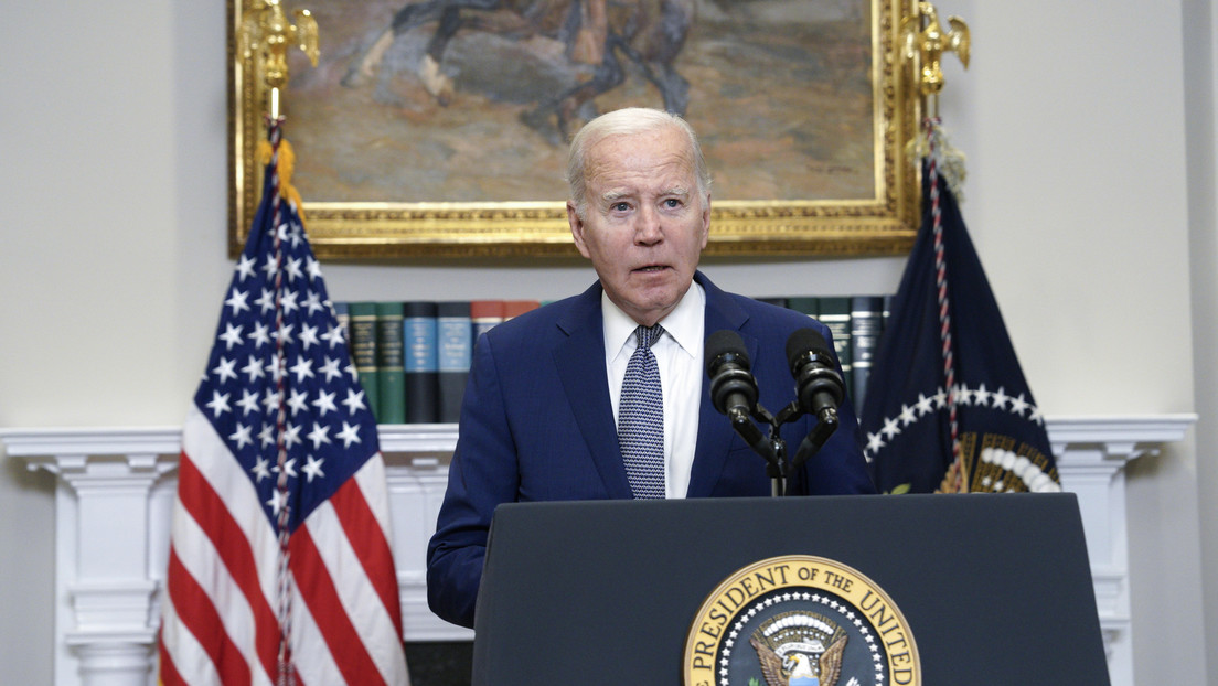 VIDEO: Joe Biden 'se congela' en medio de un discurso en la Casa Blanca