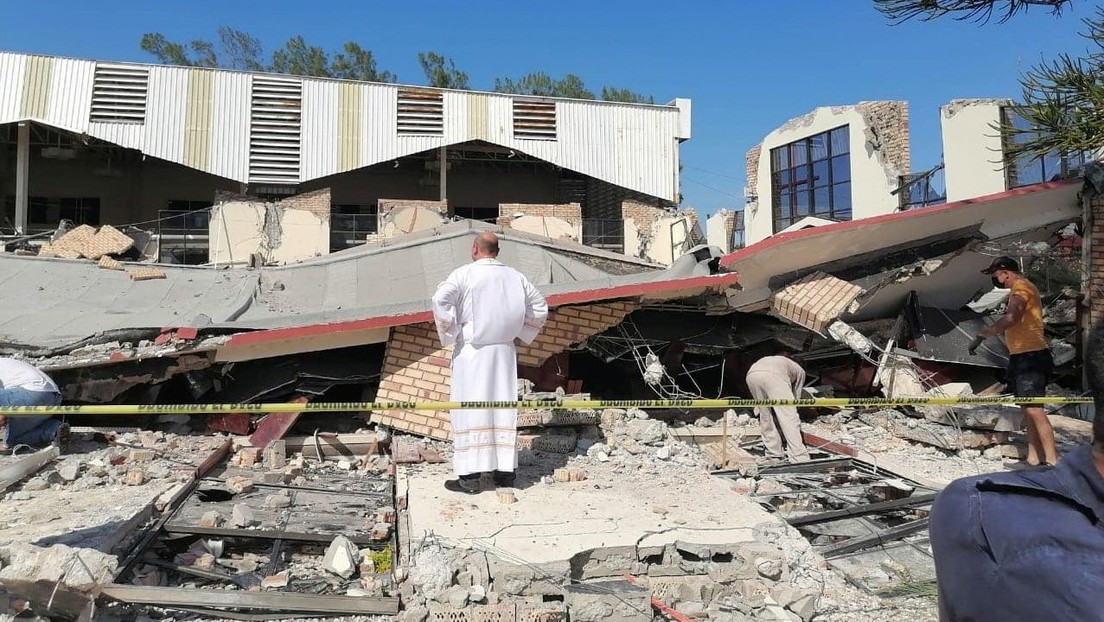 Sacerdote que oficiaba misa en la iglesia derrumbada en México: "Los que nos quedamos vamos a sufrir toda la vida"