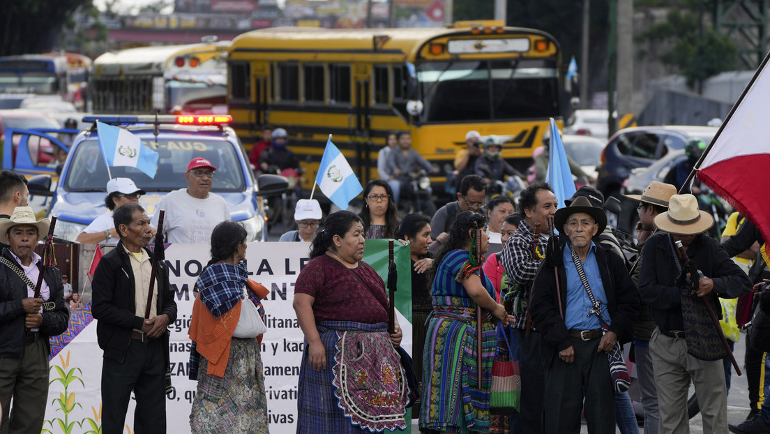 Paro, allanamientos y advertencia de golpe de Estado: el caos postelectoral no cesa en Guatemala