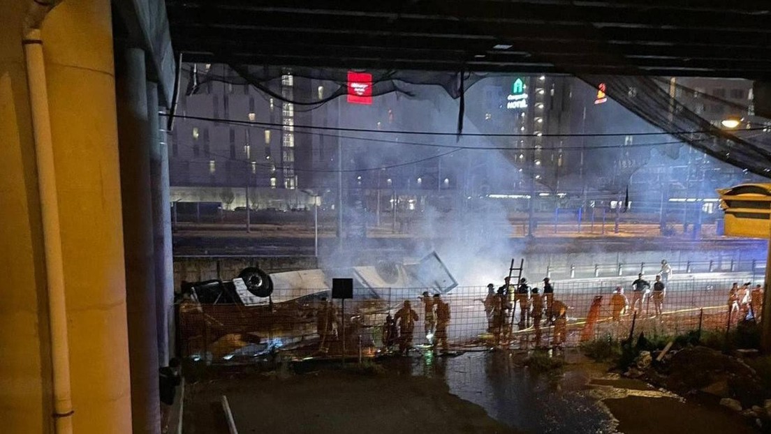 Más de 20 muertos tras caer por un puente un autobús en Italia