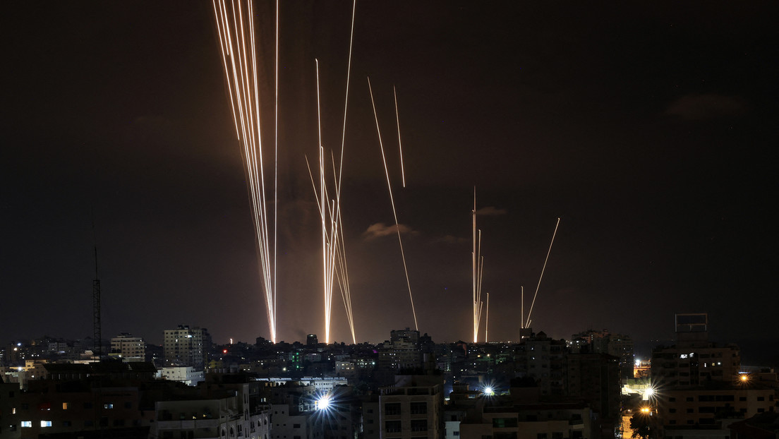 Hamás lanza decenas de misiles contra Tel Aviv