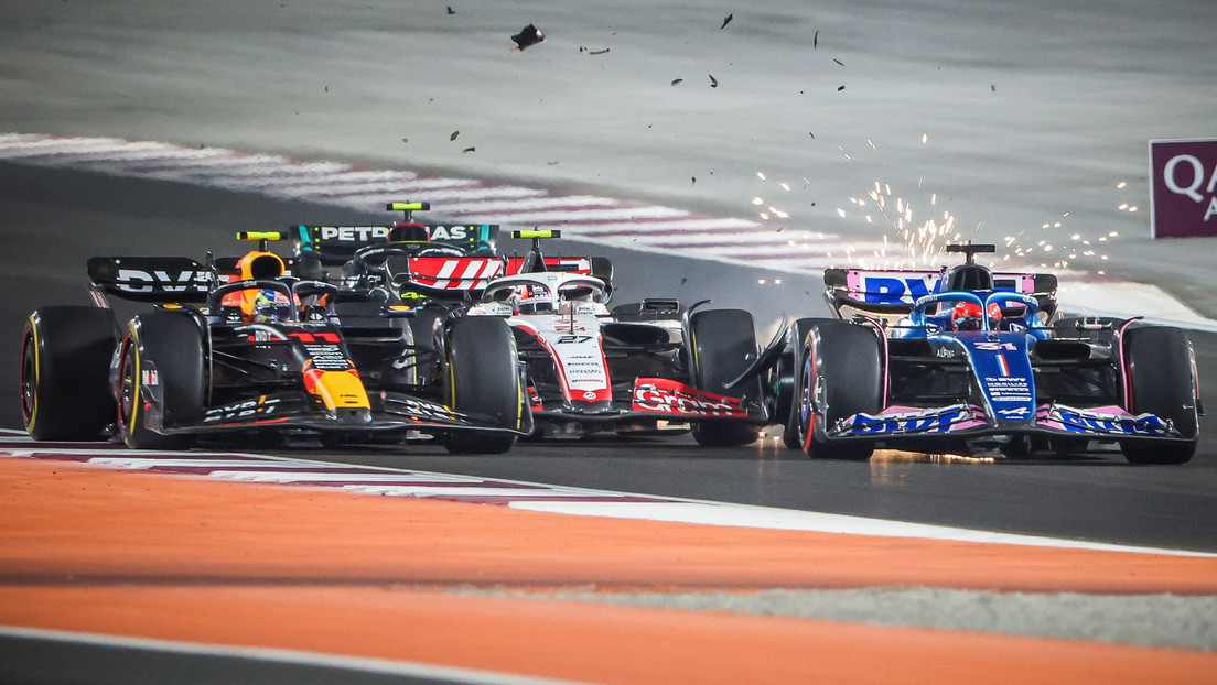 VIDEO: Choque triple en la F1 deja sin posibilidades a 'Checo' Pérez ante Max Verstappen