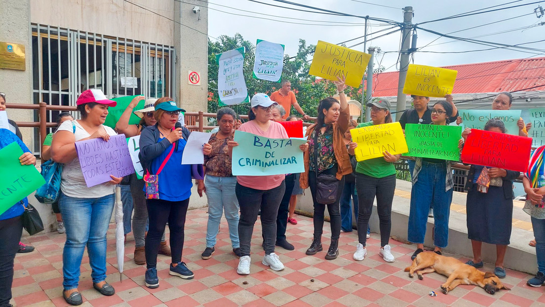 Anulan la pena a 30 años de prisión de una joven salvadoreña condenada tras una emergencia obstétrica