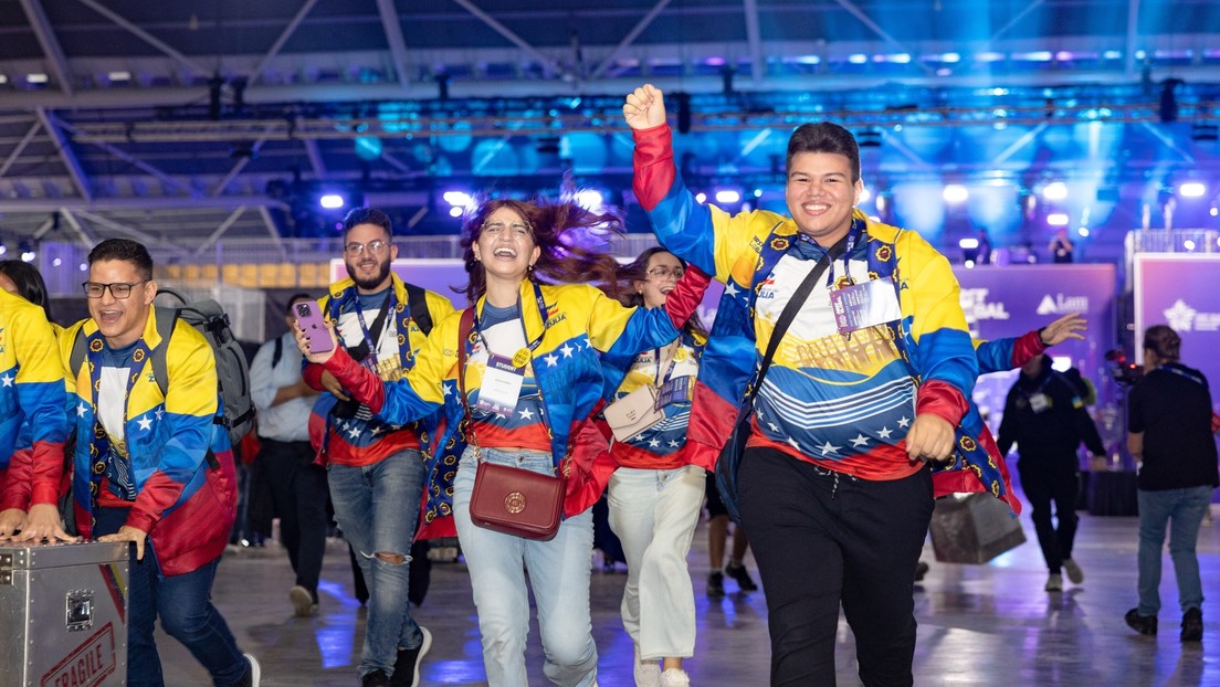 Jóvenes venezolanos ganan la medalla de oro en mundial de robótica en Singapur