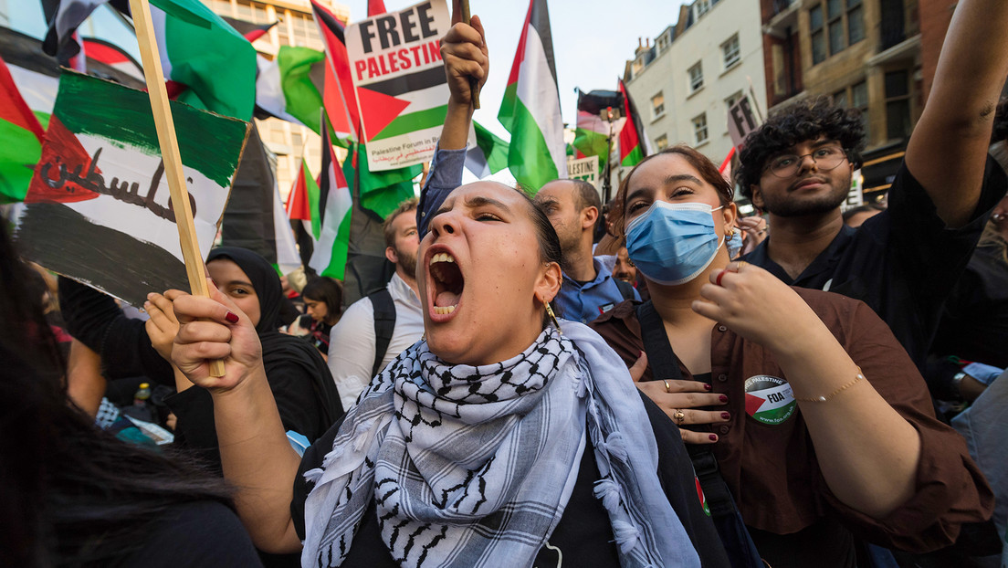 Ondear la bandera palestina puede ser considerado delito en Reino Unido