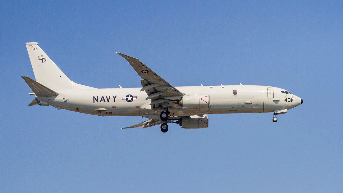 Un avión de patrulla estadounidense P-8A Poseidon cruza el estrecho de Taiwán