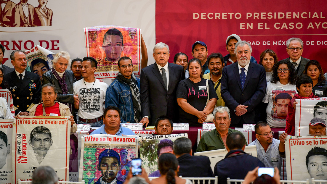 "Estoy dirigiendo la investigación": López Obrador revela que tomó las riendas del caso Ayotzinapa