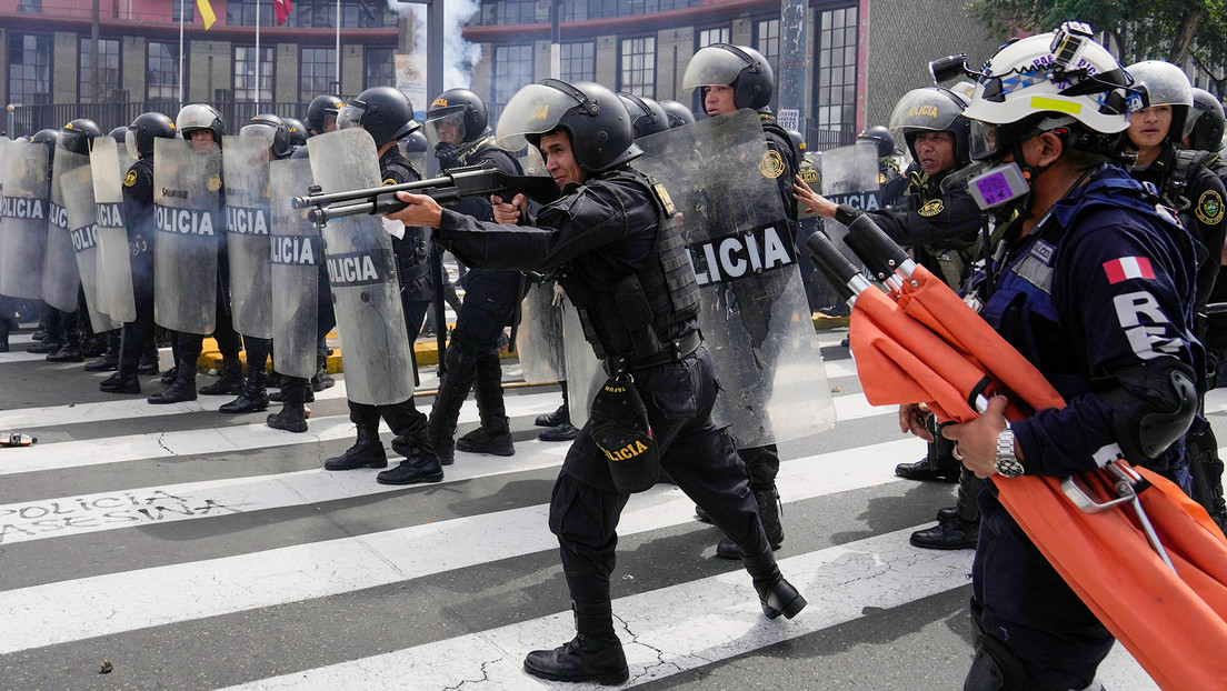 Policía de Perú asegura que jóvenes "captados" en Irán lideran las protestas sociales