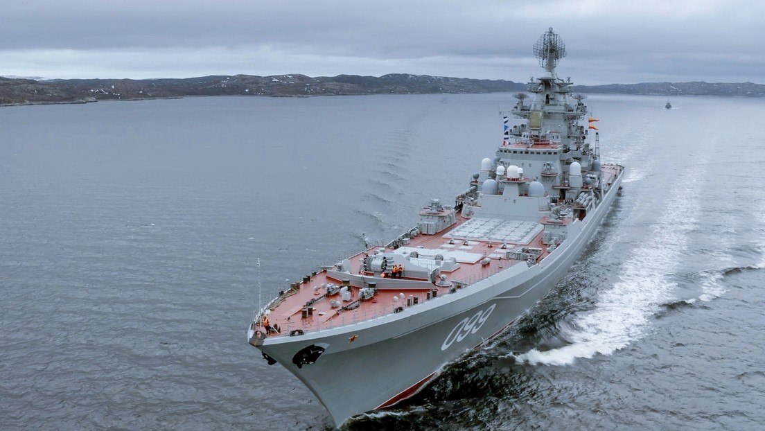 Congresista felicita a la Marina de EE.UU. por su aniversario con la foto de un buque ruso