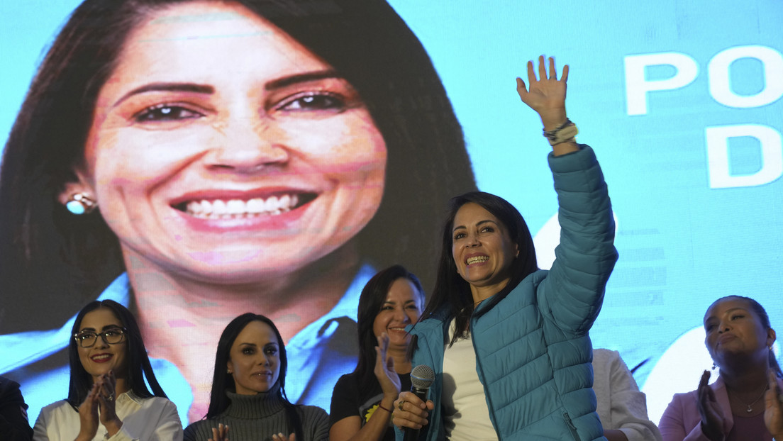 Luisa González felicita a Daniel Noboa por triunfo en presidenciales de Ecuador