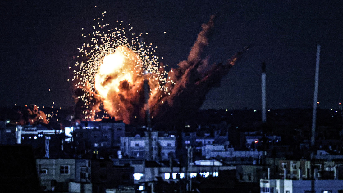 Reuters: Israel lanzó el domingo uno de los bombardeos más intensos contra Gaza
