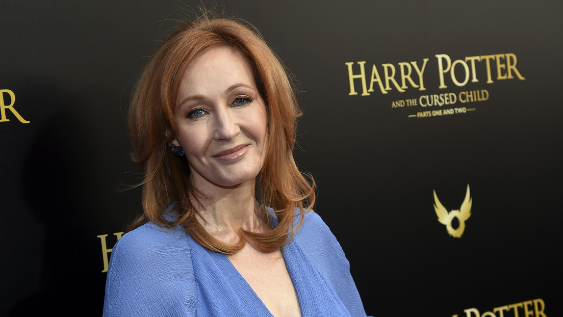 J.K. Rowling afirma que las mujeres trans no son mujeres y desata polémica en redes