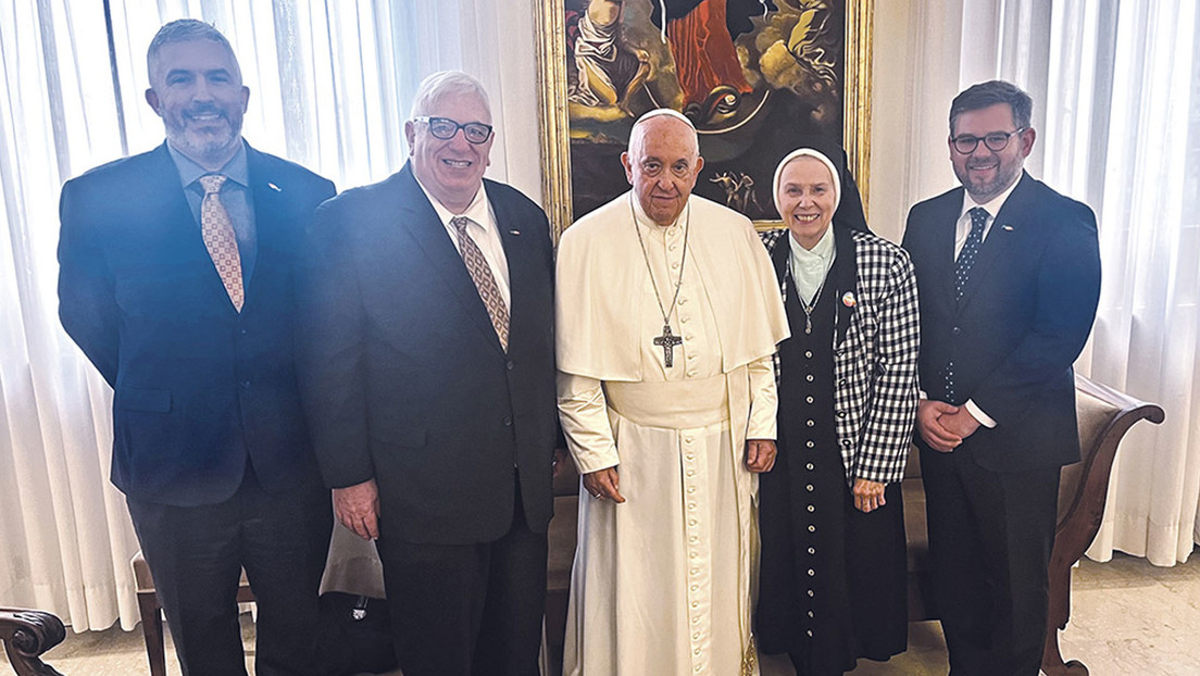El papa se reúne con una organización católica que lucha por la inclusión de la comunidad LGBTQ+