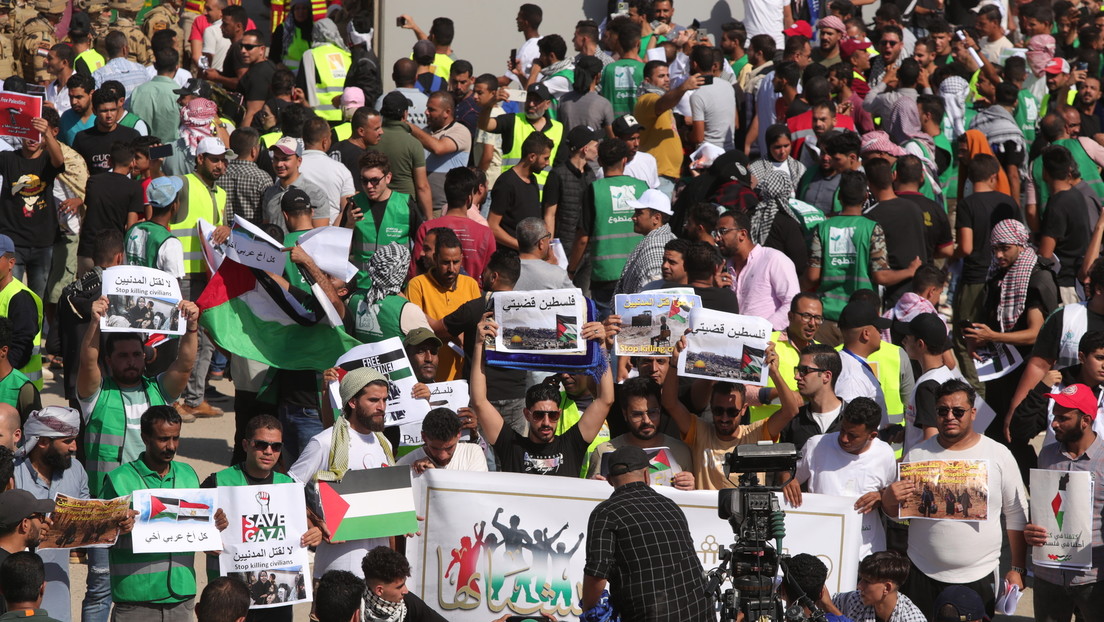 "¿Por qué no cubren esto?": Una manifestante denuncia que la situación en Gaza es "el resultado del silencio" de Occidente