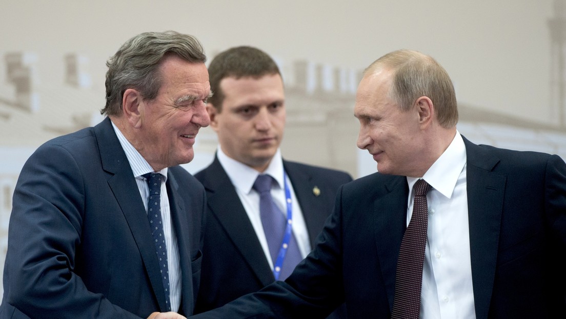 Putin se pronuncia en alemán contra las críticas al excanciller Schröder