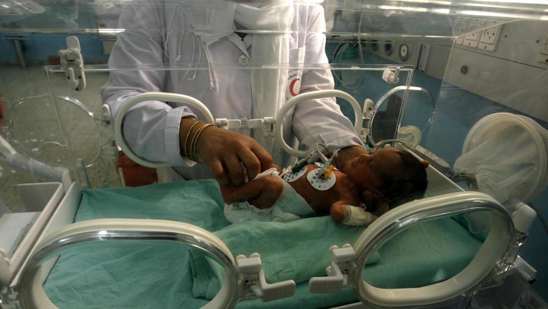 ONU: La vida de 120 bebés prematuros en Gaza corre peligro debido a la falta de combustible