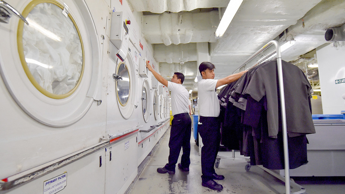 La Marina Real británica despide a empleados de lavandería chinos por temor a espionaje