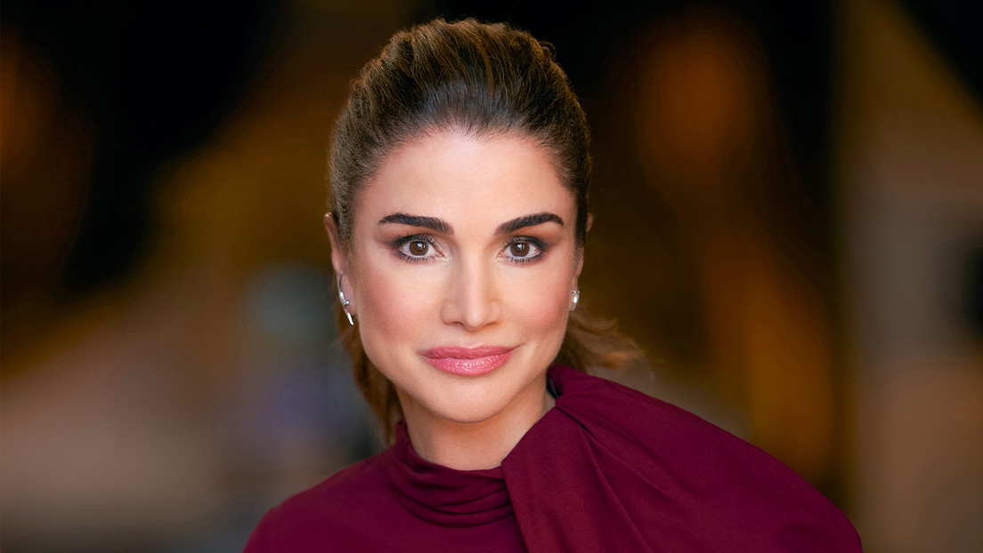 La reina de Jordania: "¿Está mal matar a una familia, pero está bien bombardear hasta la muerte?"