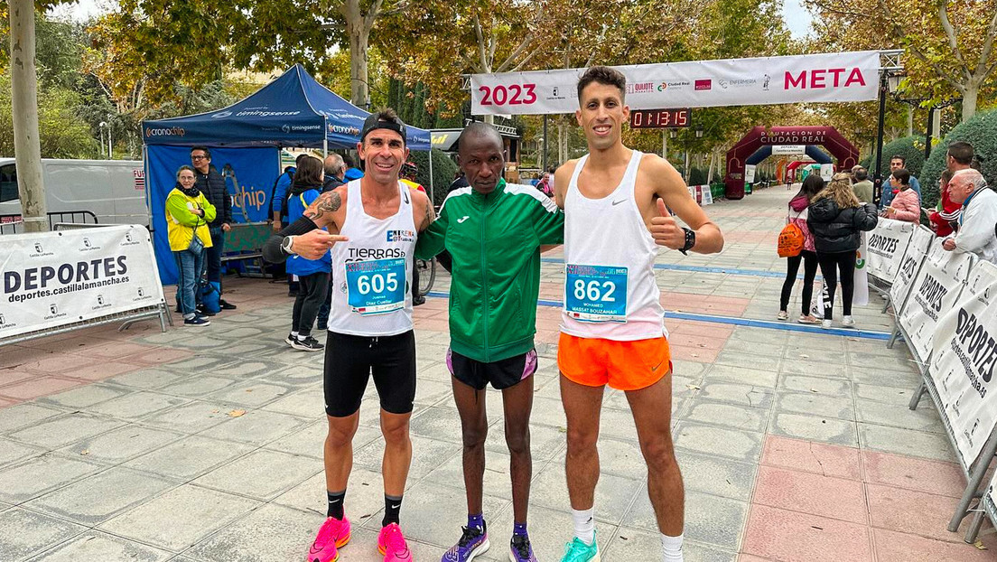 Atleta español cede premio de 500 euros a un keniano que llegó segundo en una maratón por error de un juez