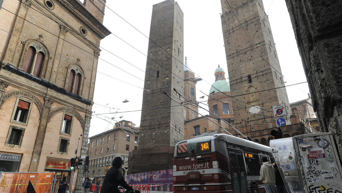Cierran una torre inclinada en Italia para "ponerla a salvo"