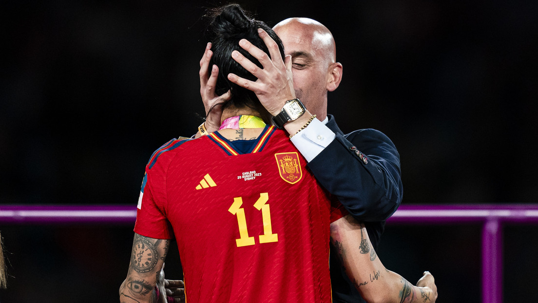 La FIFA inhabilita por tres años a Luis Rubiales tras el beso no consentido a Jenni Hermoso