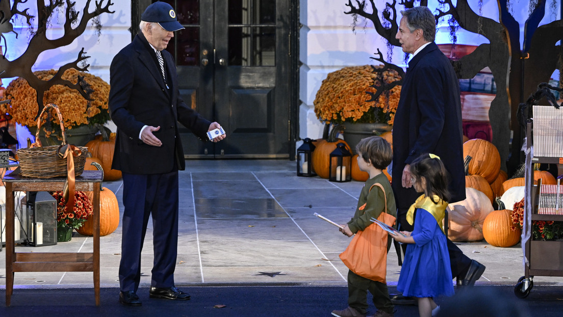 VIDEO: Hijo de Blinken vestido de 'mini-Zelenski' saluda a Biden y le pide dulces en Halloween
