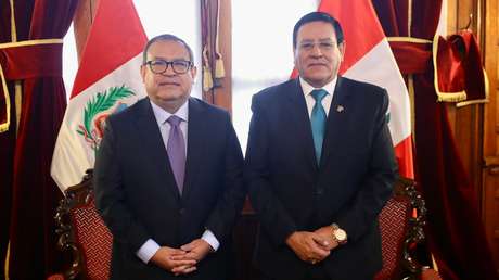 Aprueban denuncia contra el presidente del Congreso peruano por aprovecharse de una ley que él impulsó