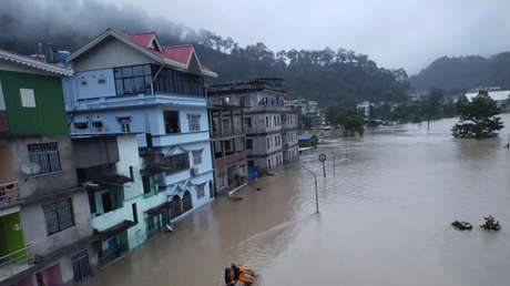 Cinco muertos y 23 militares desaparecidos tras inundaciones en la India (VIDEO)