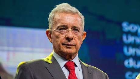 Álvaro Uribe afirma que el Tribunal Superior de Bogotá lo enviará a juicio por manipulación de testigos