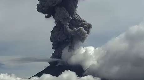 VIDEO: El volcán Popocatépetl arroja material incandescente