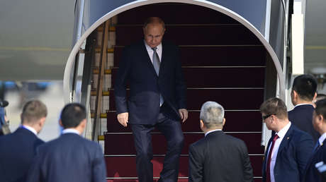 Vladímir Putin llega a China (VIDEO)
