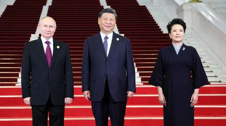 Putin se reúne con el líder chino Xi Jinping y su esposa Peng Liyuan en Pekín