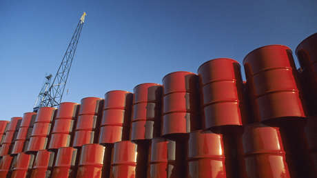 Precios mundiales del petróleo suben en medio de la fuerte escalada en Medio Oriente