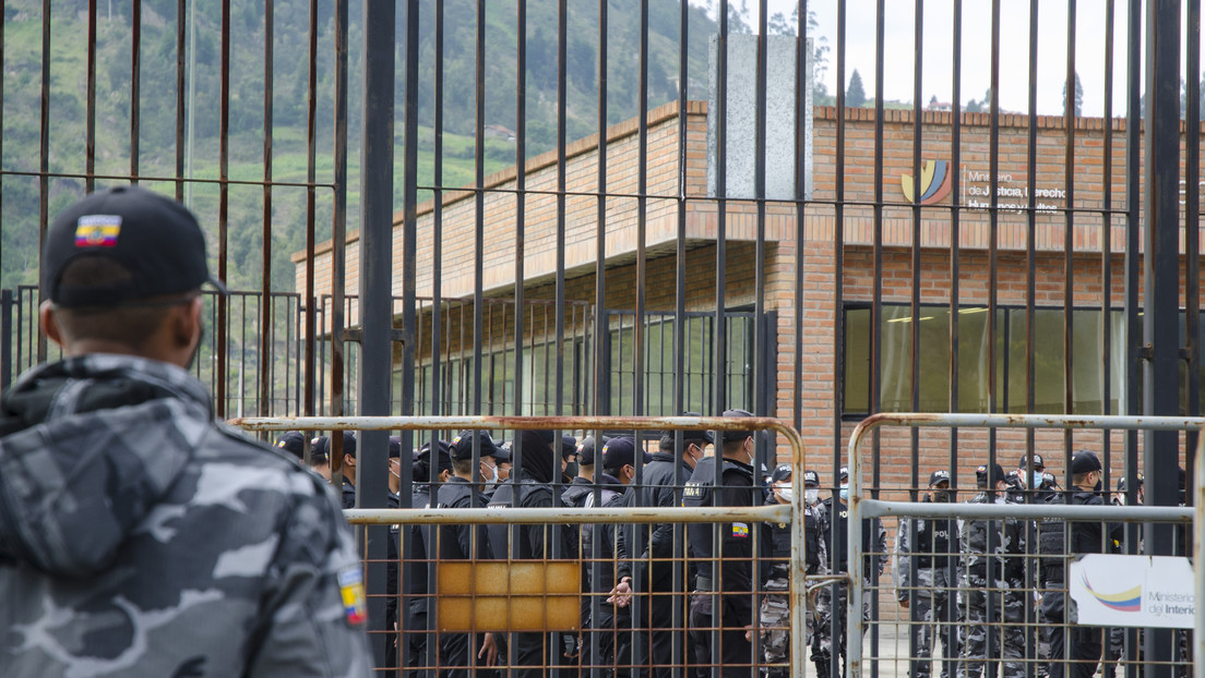 Agentes de seguridad y funcionarios retenidos por presos: denuncian "incidentes" en varias cárceles de Ecuador