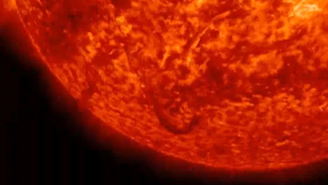 El Sol expulsa un gran "cañón de fuego" en la noche de Halloween (VIDEO)