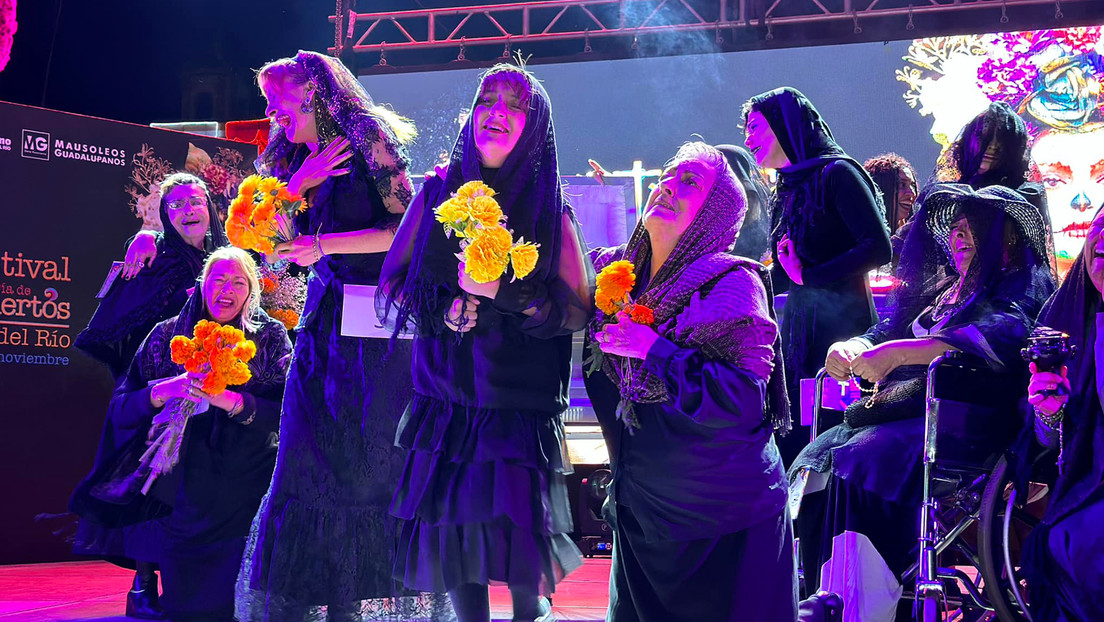 Se realiza en México un original concurso de 'lloronas' por el Día de Muertos