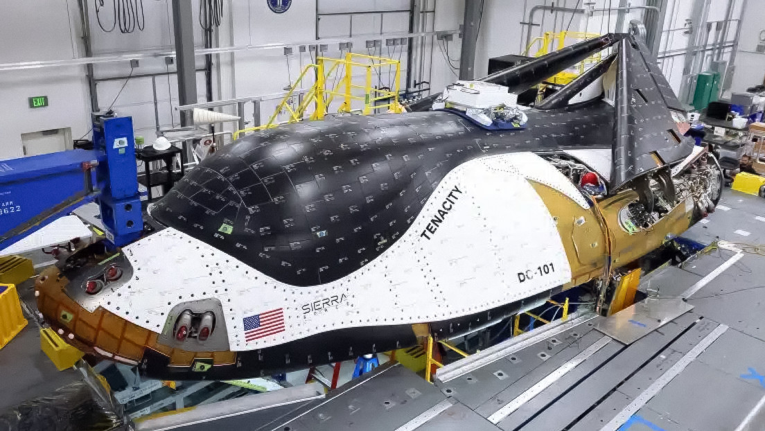 Completan la construcción del primer avión espacial comercial del mundo (VIDEO)