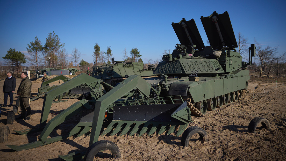 EE.UU. entregó en secreto a Ucrania al menos uno de sus vehículos blindados de desminado más poderosos
