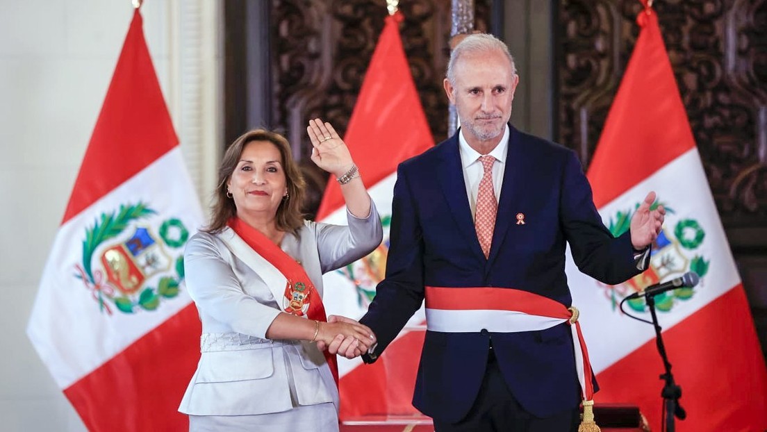 Boluarte juramenta a Javier González-Olaechea como nuevo canciller de Perú